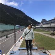 Estudiante de biología de tercer curso, apta para enseñar en todas las etapas educativas.